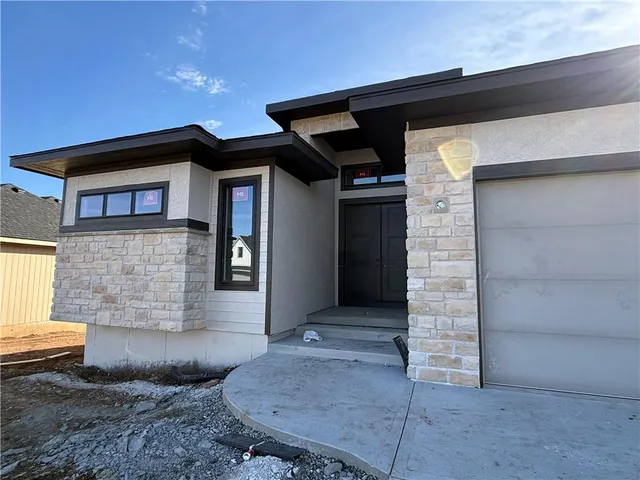 $789,900 | 3401 West 187th Street, Overland Park, KS 66085