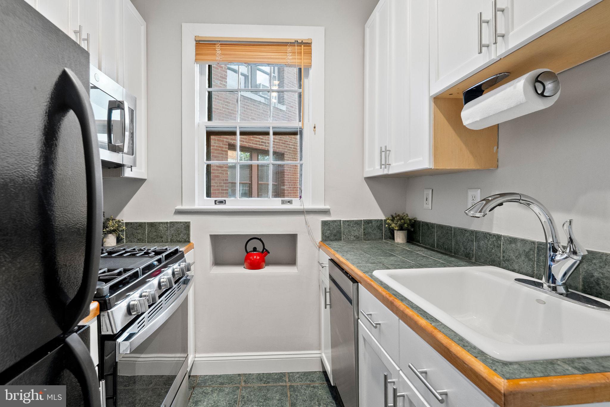 2707 Adams Mill Road Northwest, Unit 308 Washington, DC 20009 - Photo 19 of 34