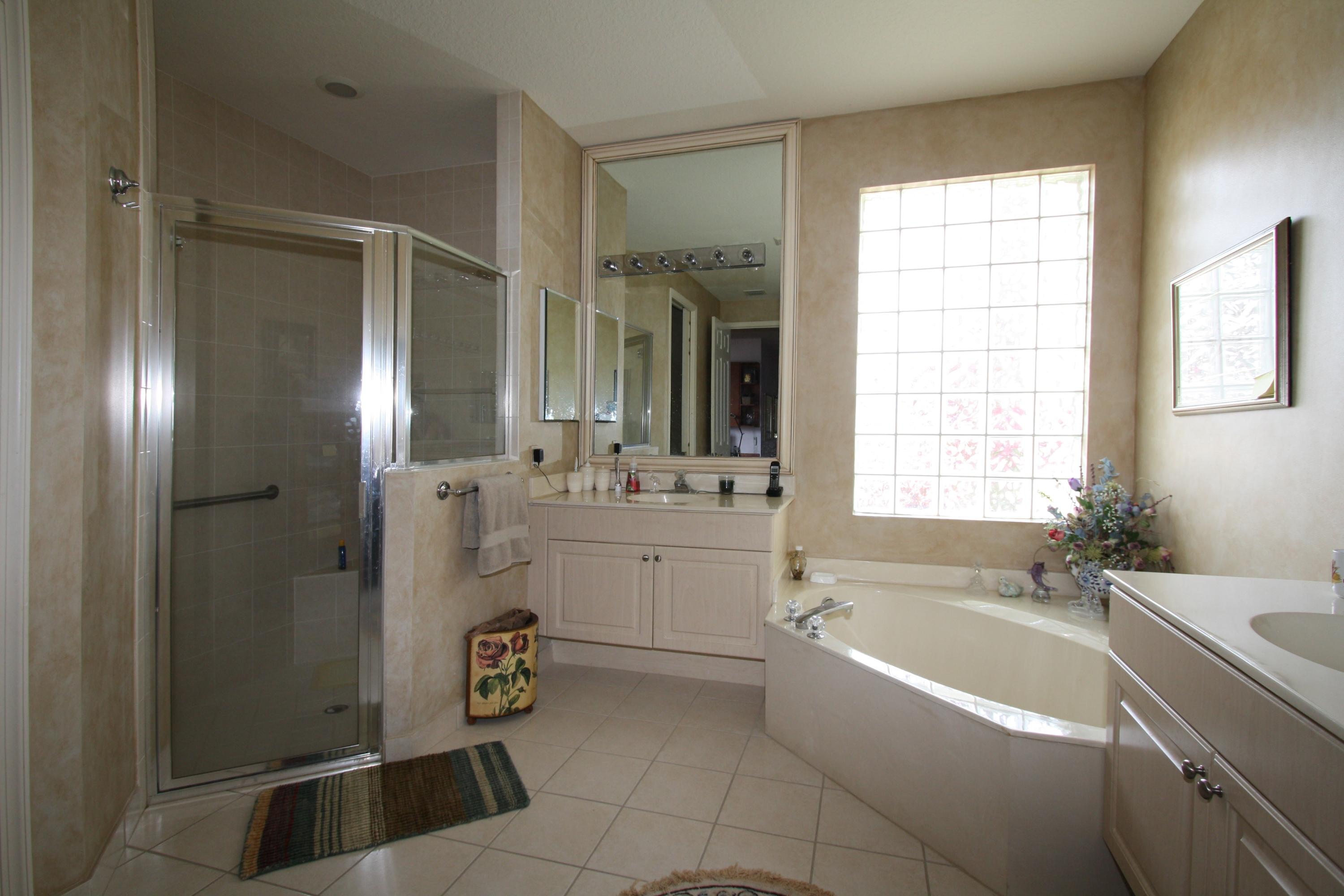 6581 Garde Road Boynton Beach, FL 33472 - Photo 12 of 31 Master Bath