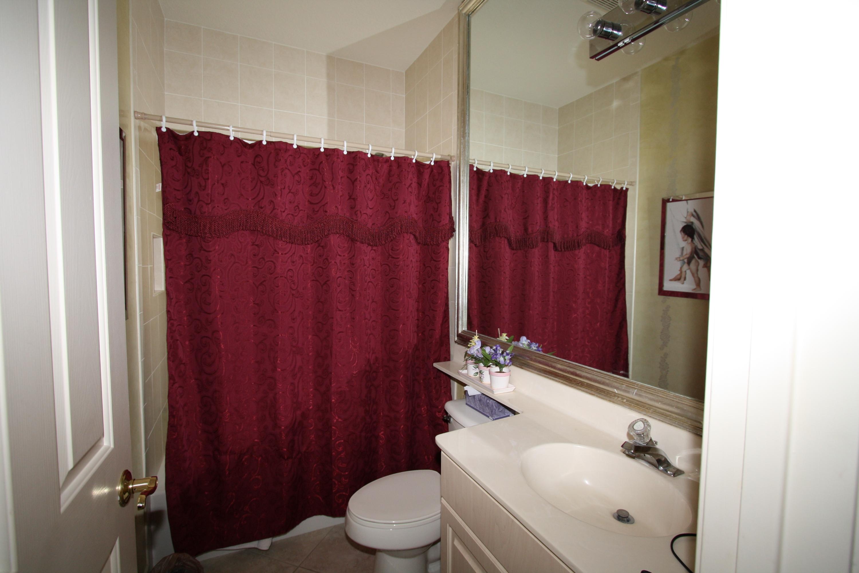 6581 Garde Road Boynton Beach, FL 33472 - Photo 16 of 31 Guest Bath