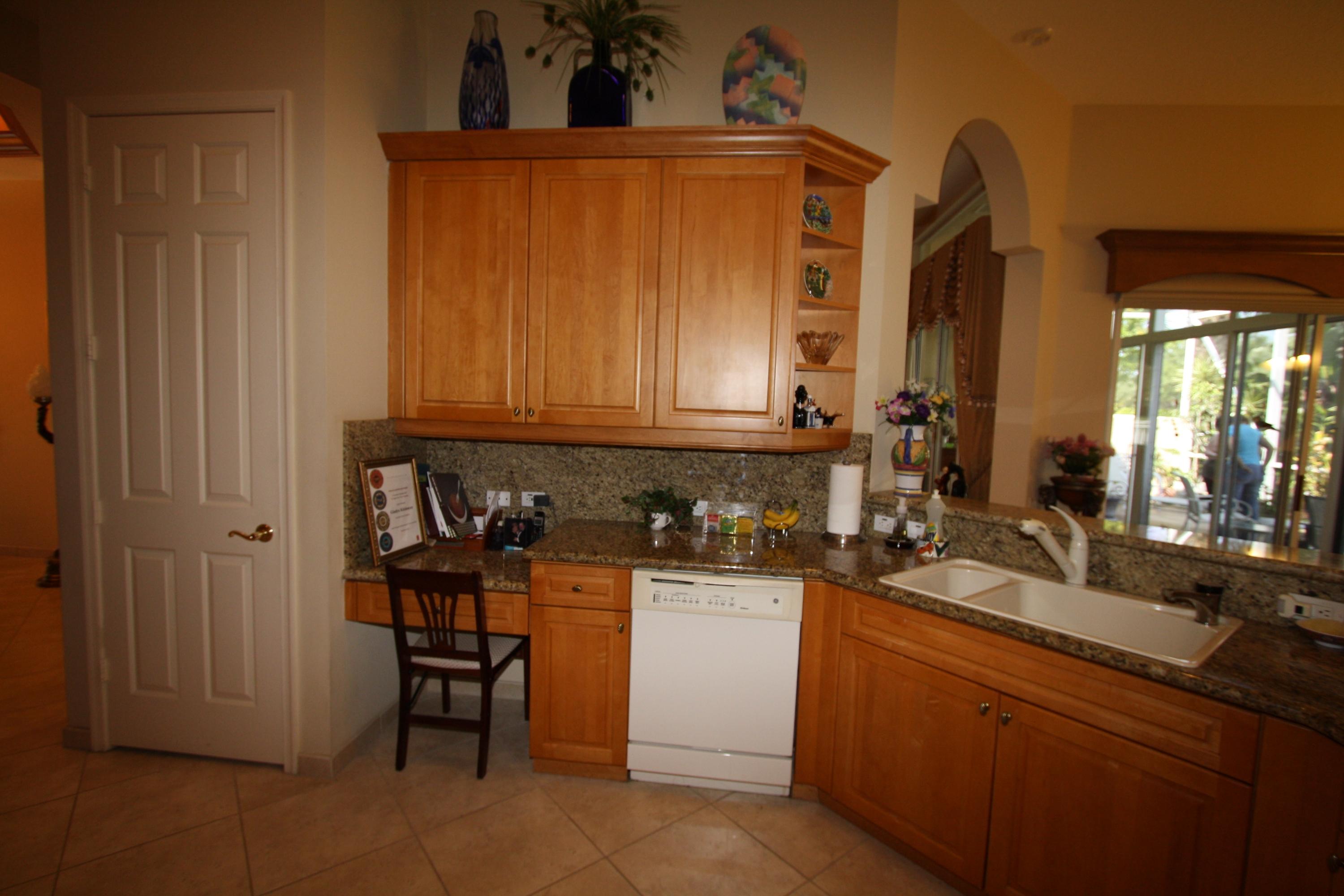 6581 Garde Road Boynton Beach, FL 33472 - Photo 5 of 31 Kitchen