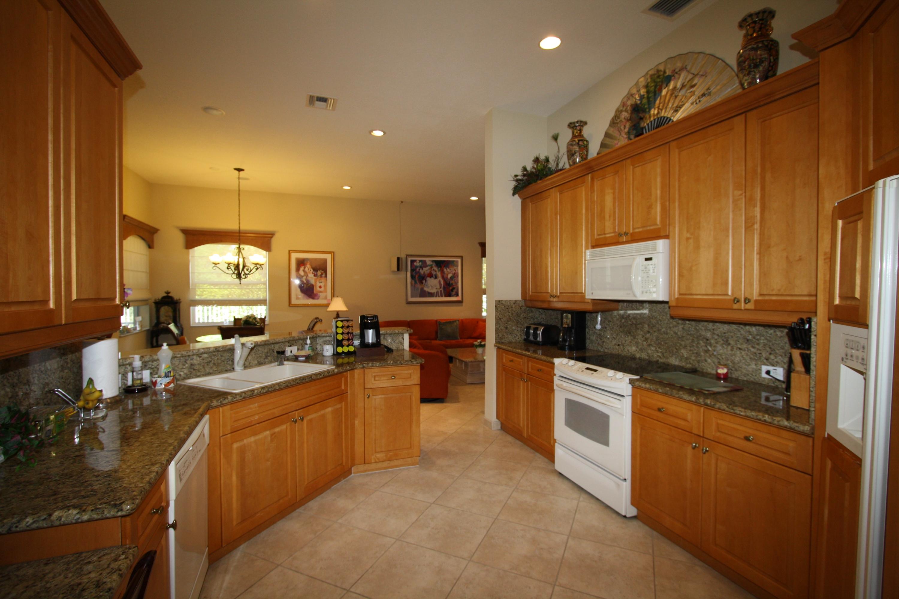 6581 Garde Road Boynton Beach, FL 33472 - Photo 6 of 31 Kitchen