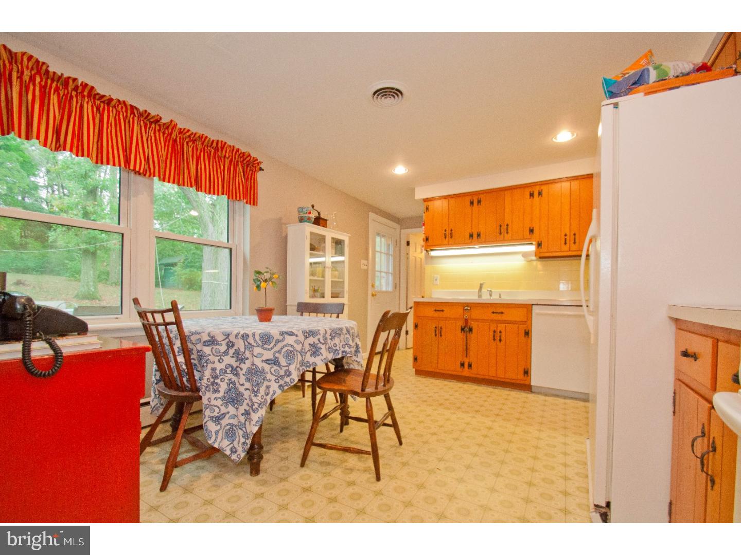 302 Ponds Edge Road West Chester, PA 19382 - Photo 11 of 24 Kitchen