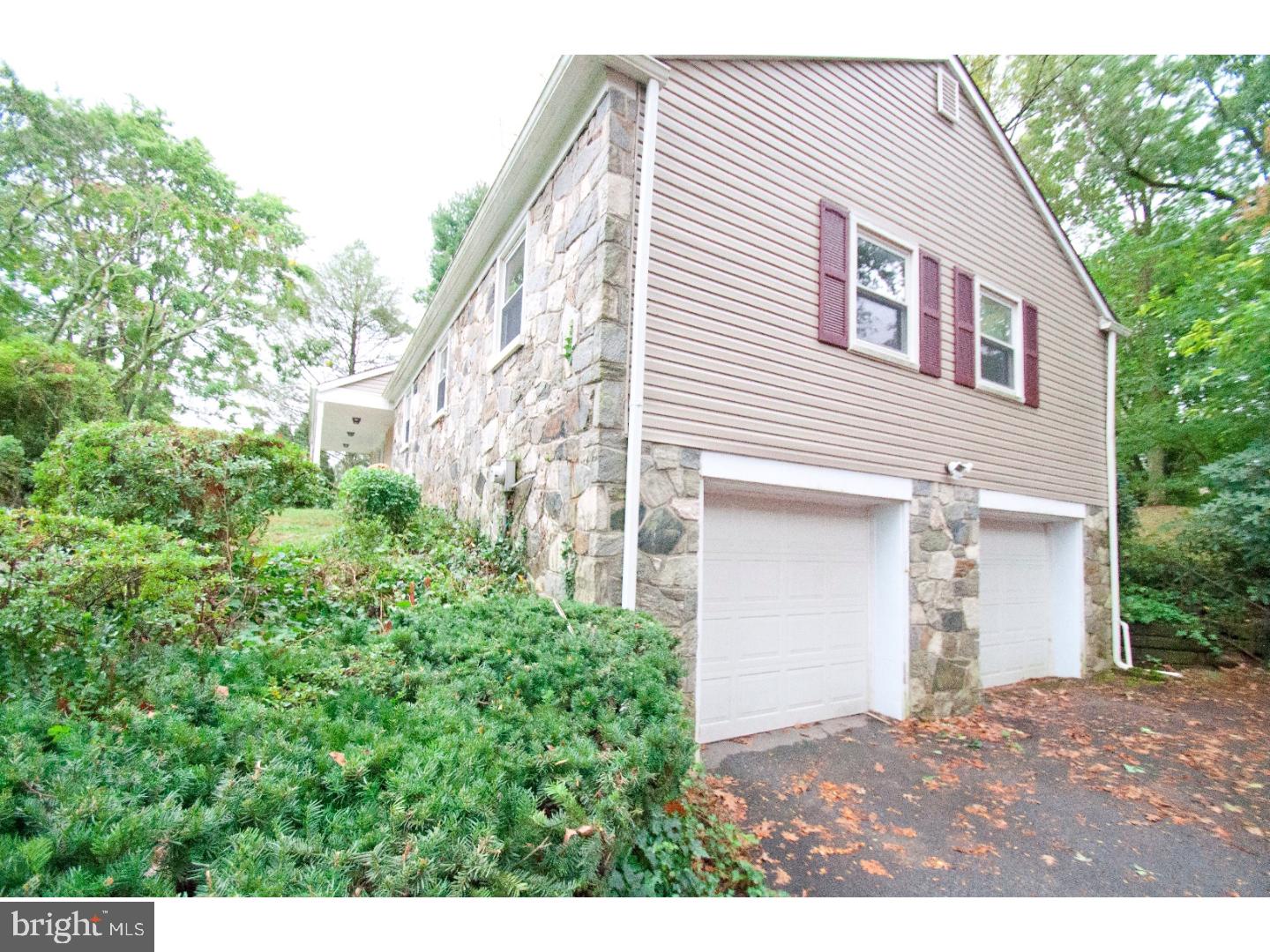 302 Ponds Edge Road West Chester, PA 19382 - Photo 22 of 24 Garage