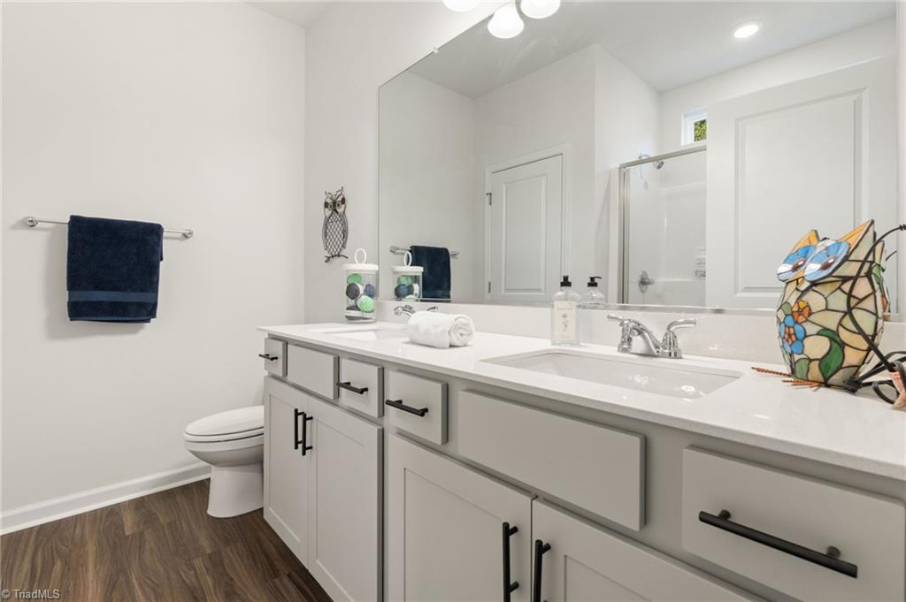 2175 Ever Chase Court Winston-Salem, NC 27103 - Photo 18 of 29 Primary Bathroom