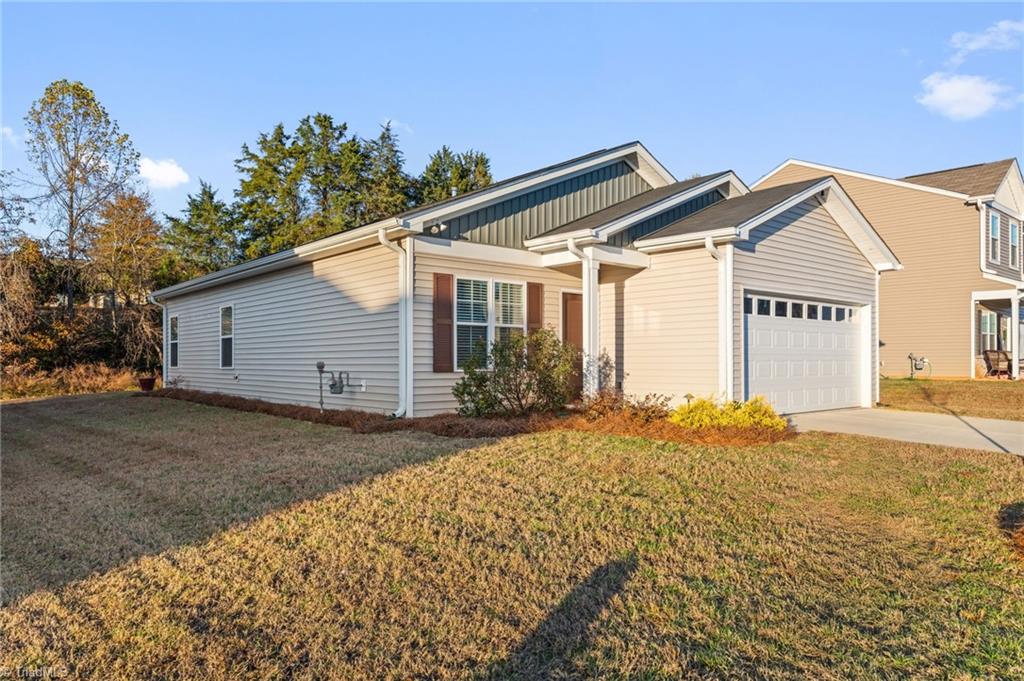 2175 Ever Chase Court Winston-Salem, NC 27103 - Photo 4 of 29