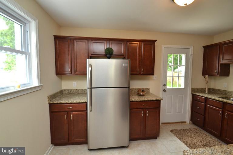 5717 Onnen Road Baltimore, MD 21206 - Photo 12 of 30 Kitchen
