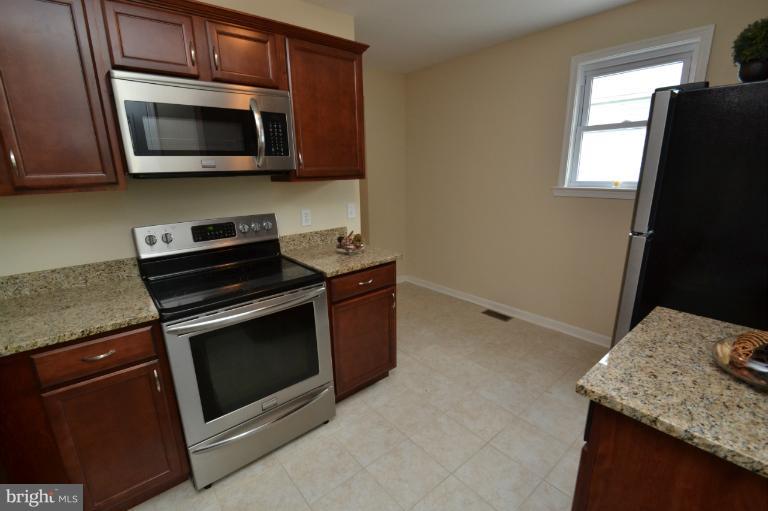5717 Onnen Road Baltimore, MD 21206 - Photo 14 of 30 Kitchen