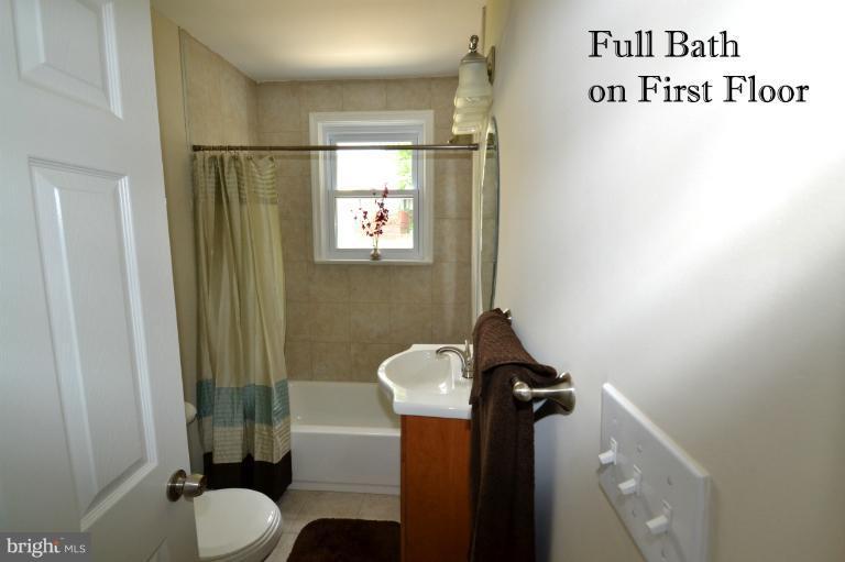 5717 Onnen Road Baltimore, MD 21206 - Photo 15 of 30 Bath