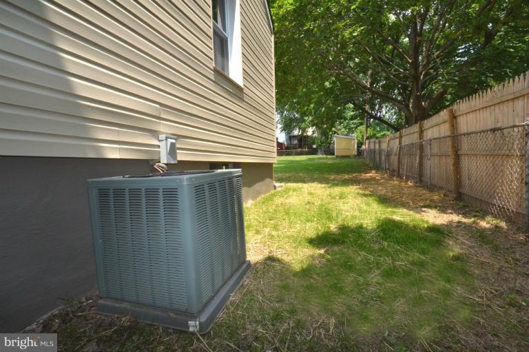 5717 Onnen Road Baltimore, MD 21206 - Photo 6 of 30 Exterior (General)