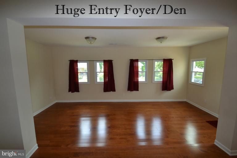 5717 Onnen Road Baltimore, MD 21206 - Photo 7 of 30 Family Room