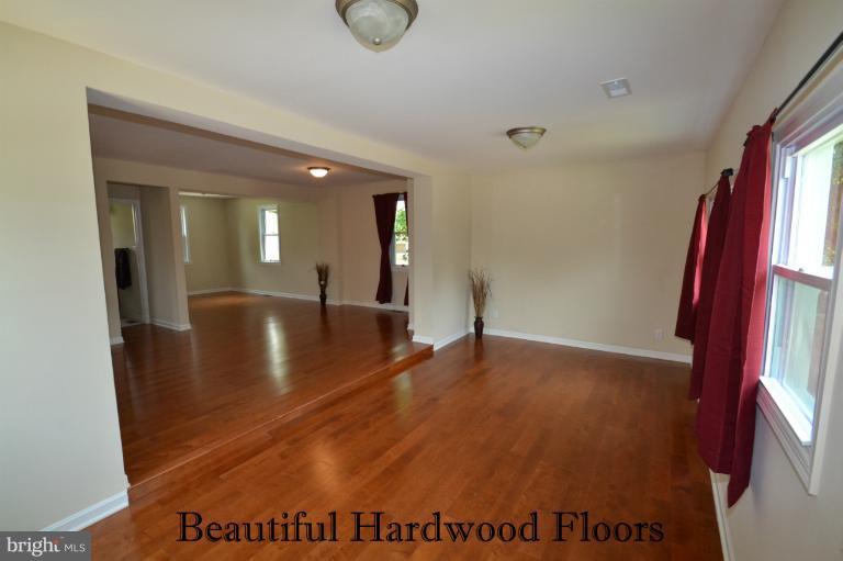 5717 Onnen Road Baltimore, MD 21206 - Photo 8 of 30 Family Room