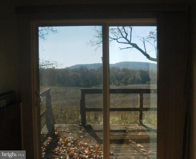 14081 Hume Road Hume, VA 22639 - Photo 6 of 15 Interior (General)