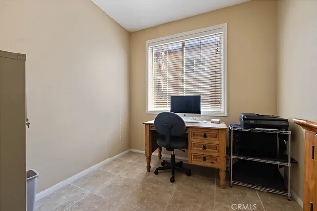 a view of livingroom with furniture