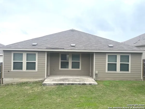 $1,950 | 2966 Daisy Meadow, New Braunfels, TX 78130