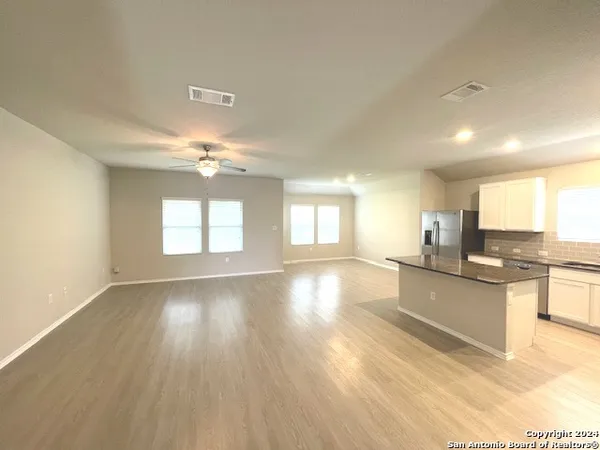 $1,950 | 2966 Daisy Meadow, New Braunfels, TX 78130