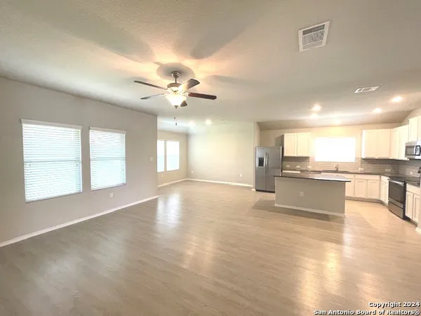 $1,950 | 2966 Daisy Meadow, New Braunfels, TX 78130