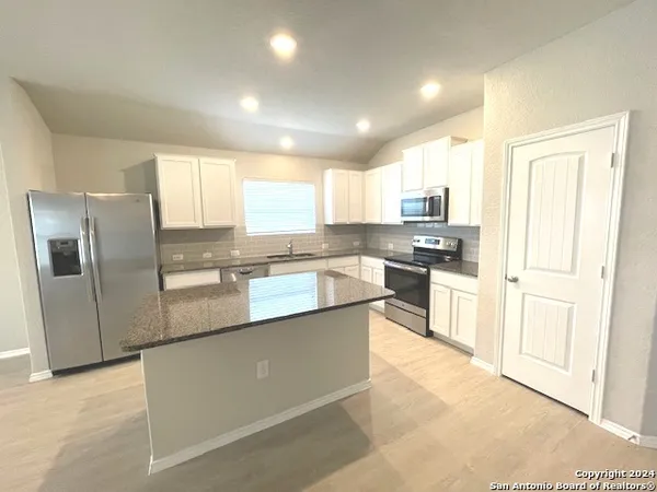 $1,950 | 2966 Daisy Meadow, New Braunfels, TX 78130