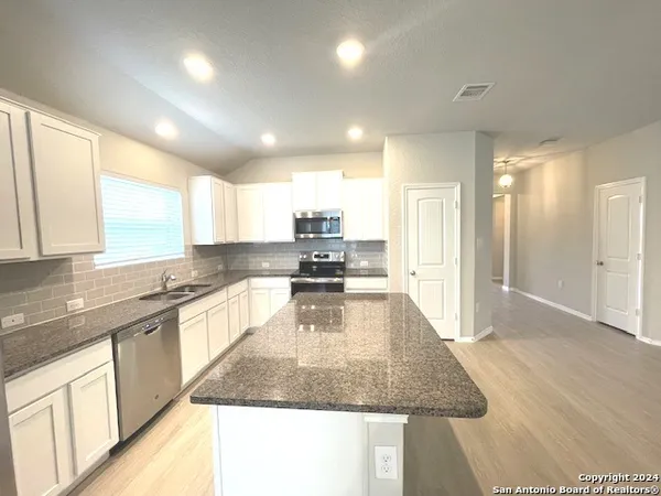 $1,950 | 2966 Daisy Meadow, New Braunfels, TX 78130