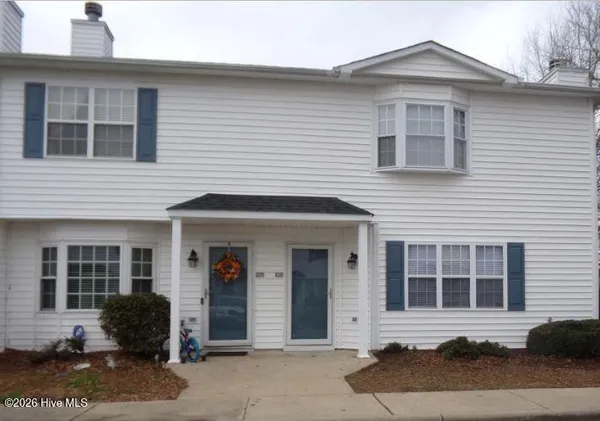 $950 | 3921 Sterling Pointe Drive, Unit LL9, Winterville, NC 28590