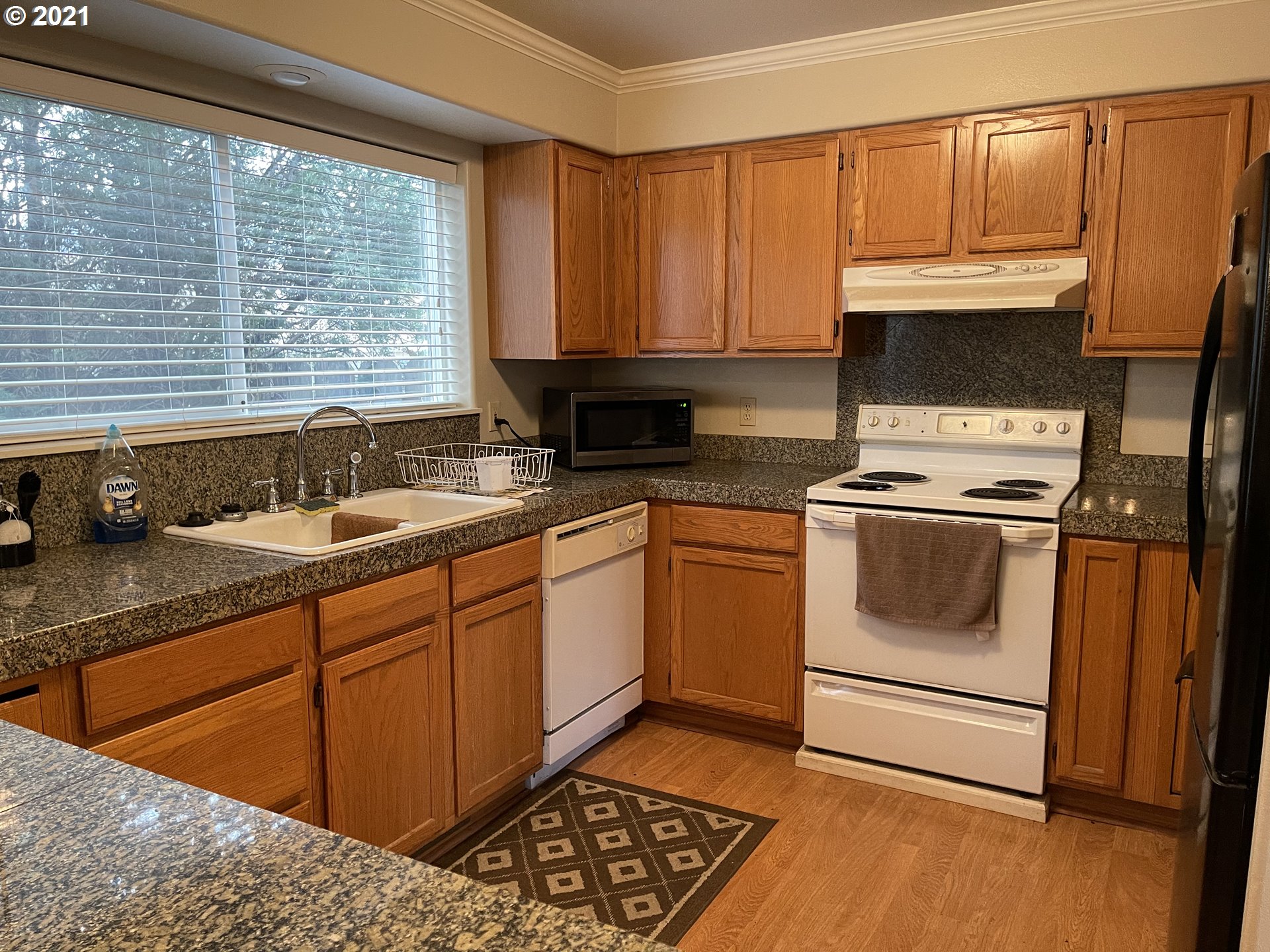 202 Northeast Rifle Range Street Roseburg, OR 97470 - Photo 5 of 13 Gallery Image 5
