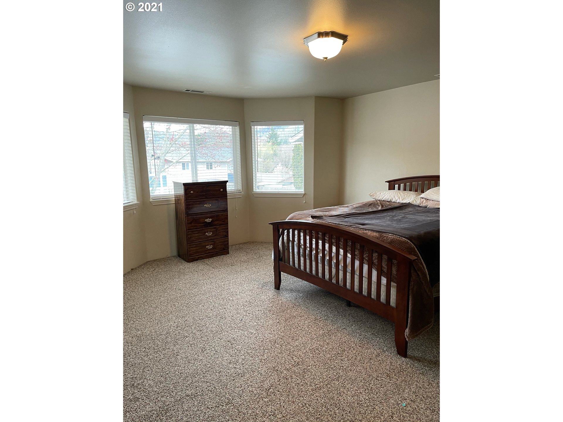 202 Northeast Rifle Range Street Roseburg, OR 97470 - Photo 10 of 13 Gallery Image 10