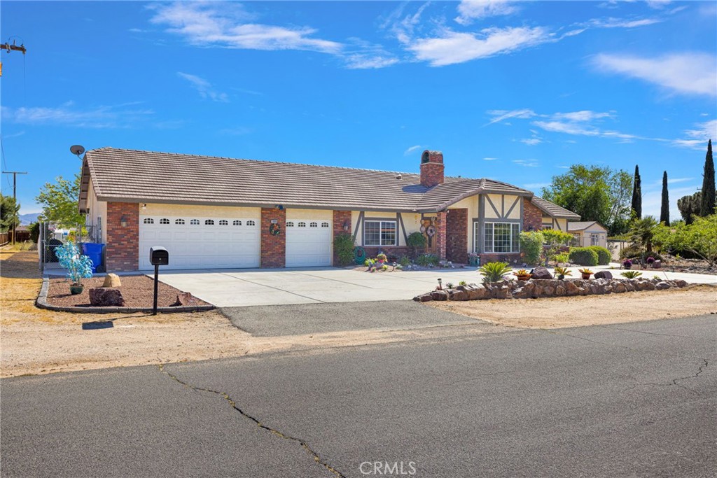 19985 Red Feather Road Apple Valley, CA 92307 - Photo 3 of 56 a building exterior with a table and chairs
