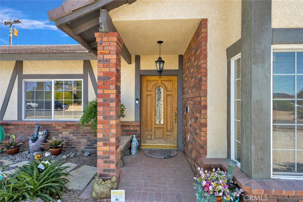 19985 Red Feather Road Apple Valley, CA 92307 - Photo 4 of 56