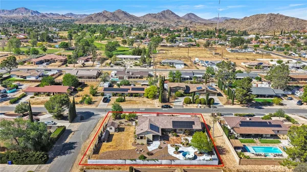 $565,000 | 19985 Red Feather Road, Apple Valley, CA 92307