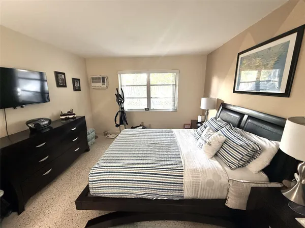 $1,500 | 2120 Northeast 56th Street, Unit A, Fort Lauderdale, FL 33308