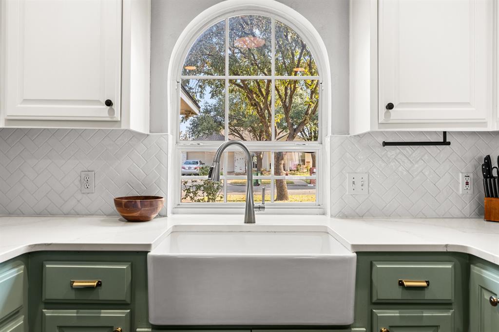 10616 Whitney Trace Drive Waco, TX 76708 - Photo 17 of 37 a bathroom with a sink and a mirror