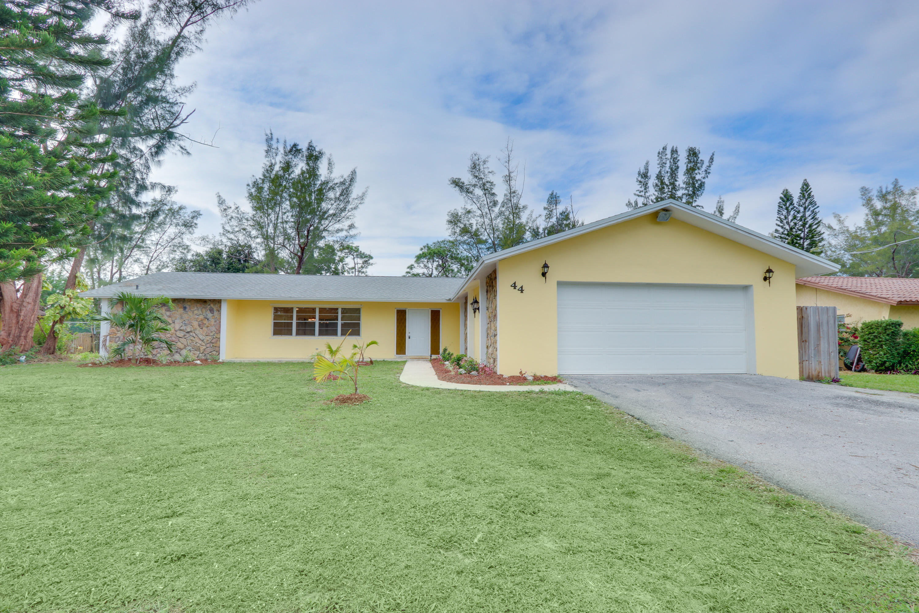 44 Akron Road Lake Worth, FL 33467 - Photo 1 of 39 Front