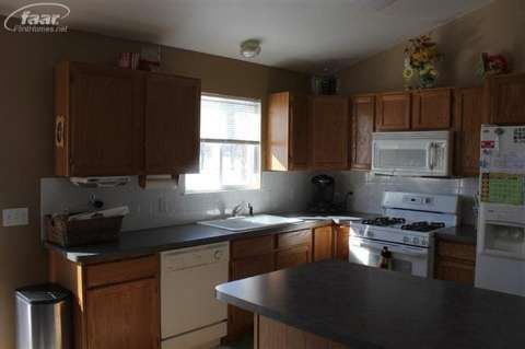 7533 Reid Road Swartz Creek, MI 48473 - Photo 8 of 30 20394299-7.JPG