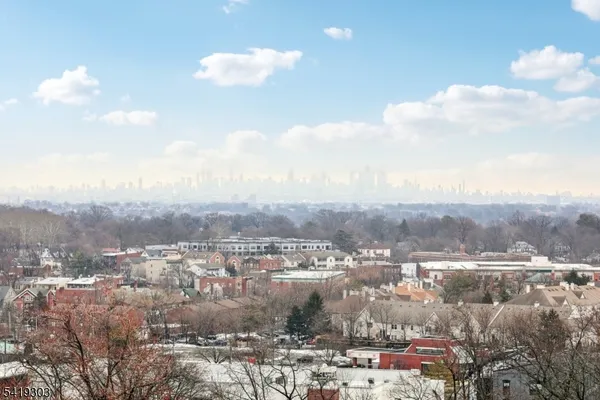 $2,750 | 5 Roosevelt Place, Unit 1E, Montclair, NJ 07042