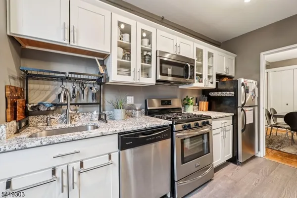 $2,750 | 5 Roosevelt Place, Unit 1E, Montclair, NJ 07042