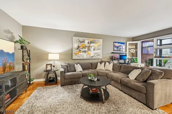 $2,750 | 5 Roosevelt Place, Unit 1E, Montclair, NJ 07042