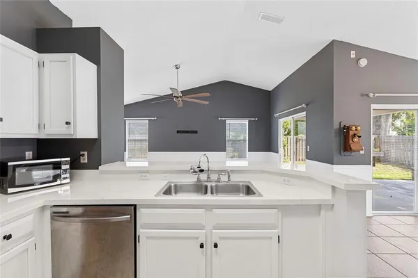 $2,400 | 6621 Southwest 81 Street, Gainesville, FL 32608