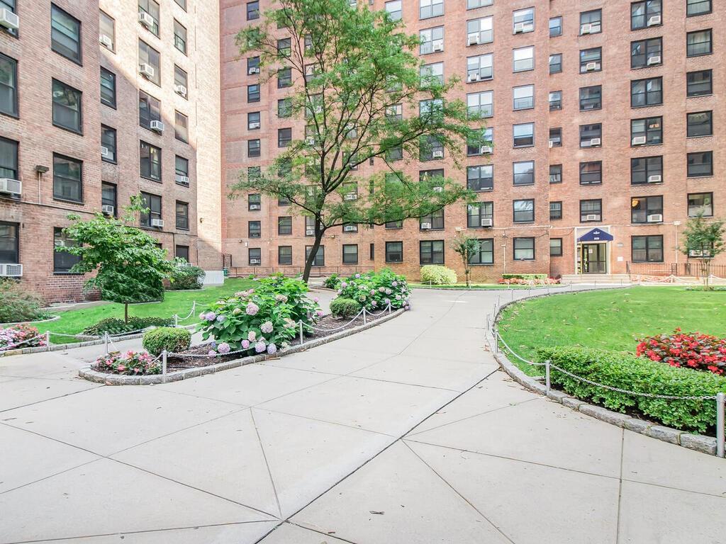 201 Clinton Avenue, Unit 8B Brooklyn, NY 11205 - Photo 14 of 16