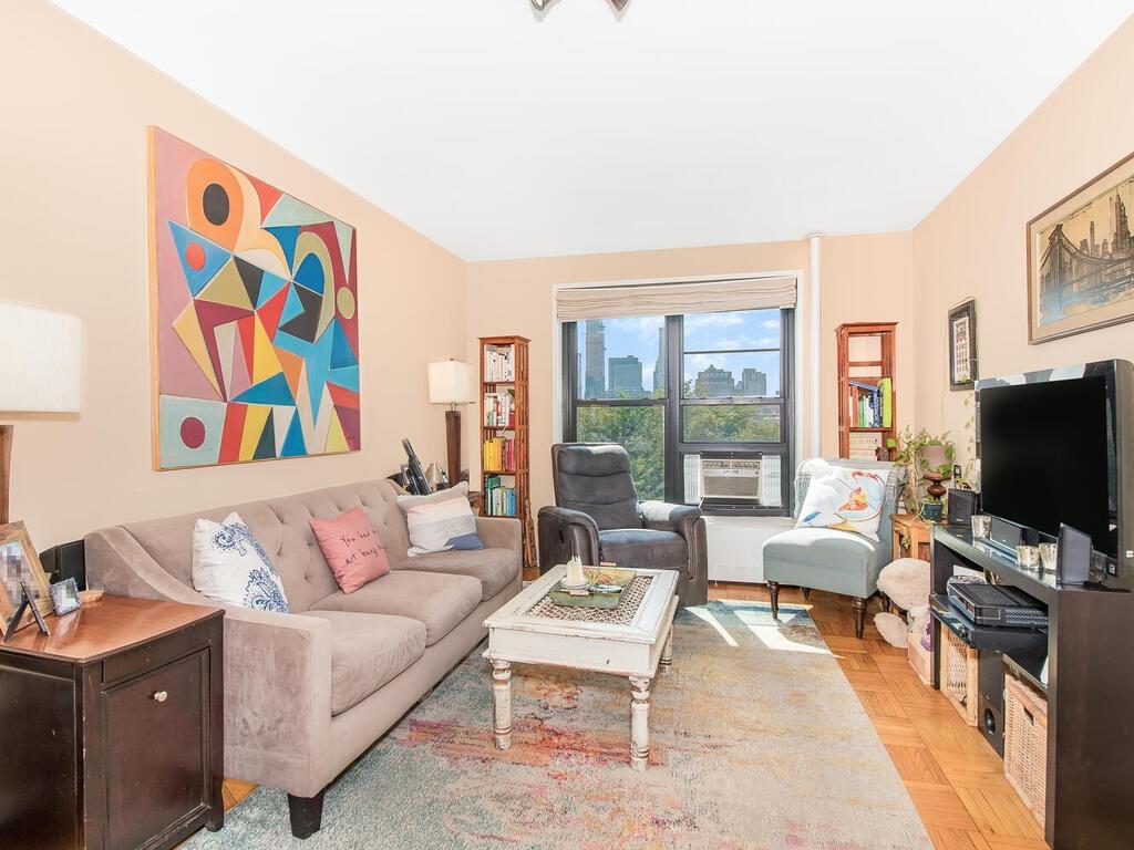201 Clinton Avenue, Unit 8B Brooklyn, NY 11205 - Photo 2 of 16 Living room with oversized window