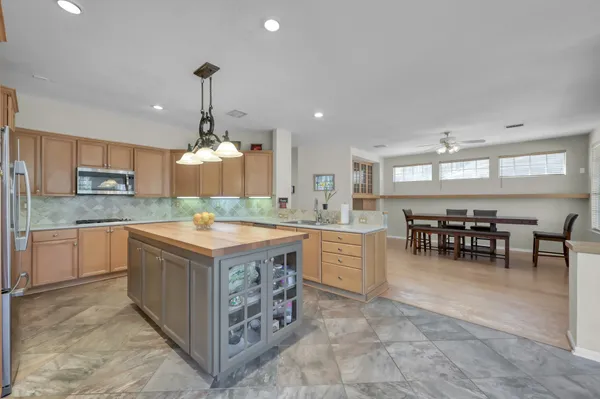 $790,000 | 205 Purple Slate Place, The Woodlands, TX 77381