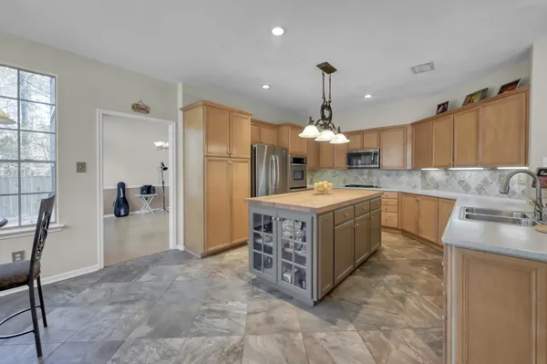 $790,000 | 205 Purple Slate Place, The Woodlands, TX 77381