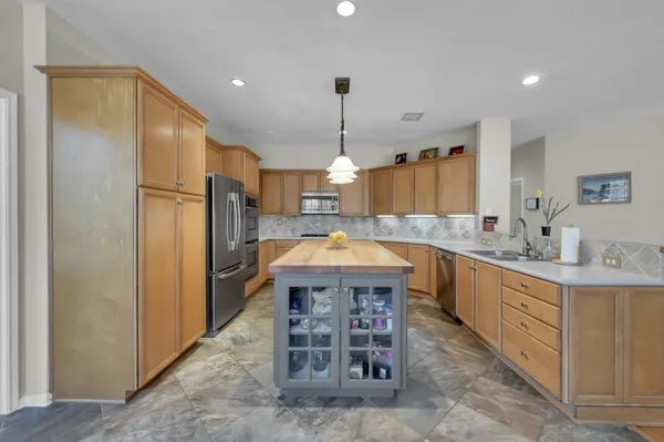 $790,000 | 205 Purple Slate Place, The Woodlands, TX 77381