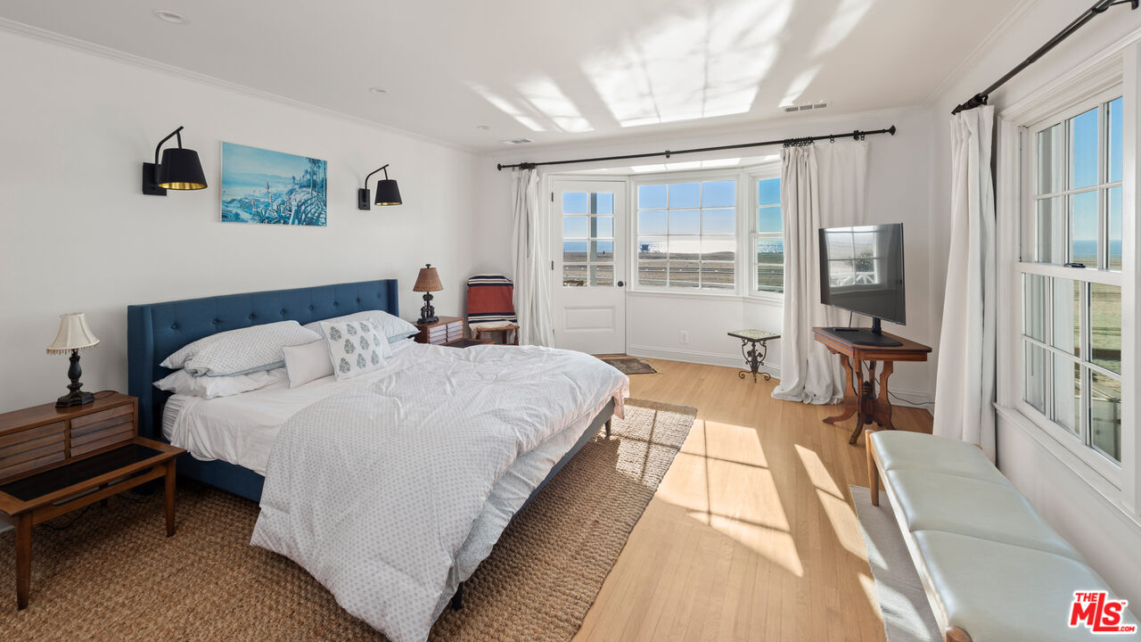 605 Palisades Beach Road Santa Monica, CA 90402 - Photo 27 of 33 a bed sitting in a bedroom next to a window