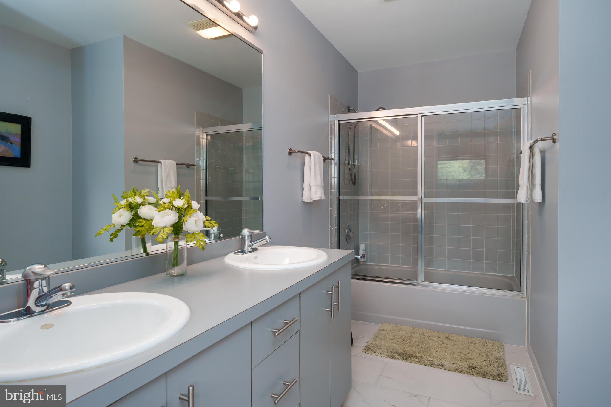 28 Indian Run Road Princeton Junction, NJ 08550 - Photo 36 of 57 2nd Fl Hall Bathroom