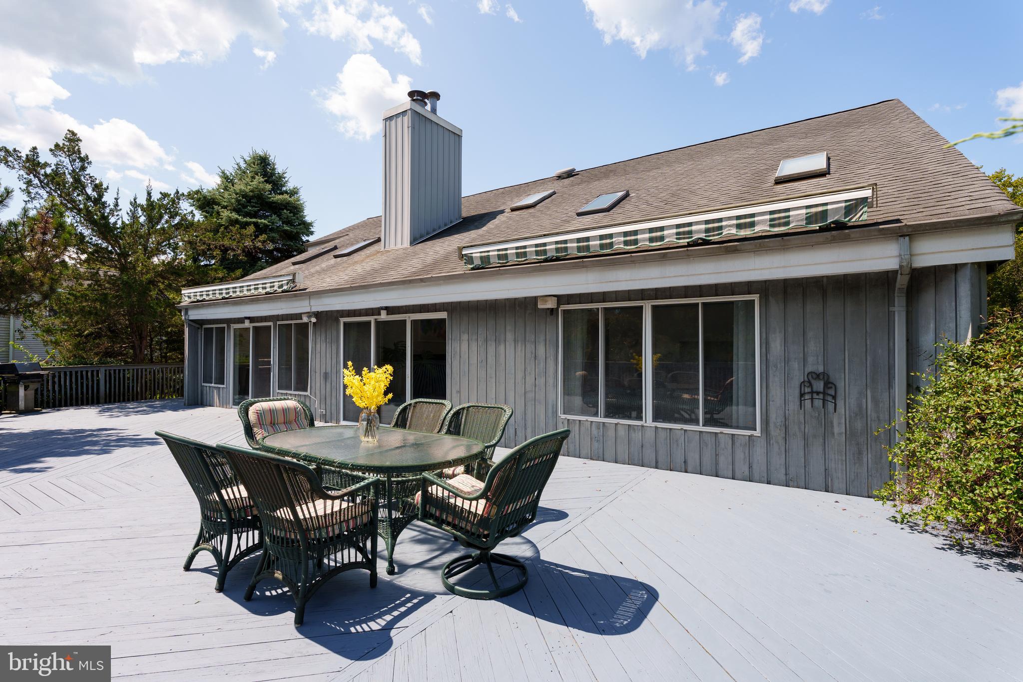 28 Indian Run Road Princeton Junction, NJ 08550 - Photo 40 of 57 Extra lg deck with double sun awning