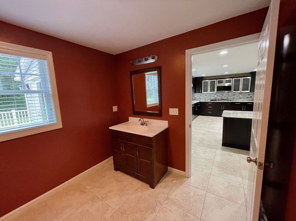 51 Old Common Road Lancaster, MA 01523 - Photo 11 of 31