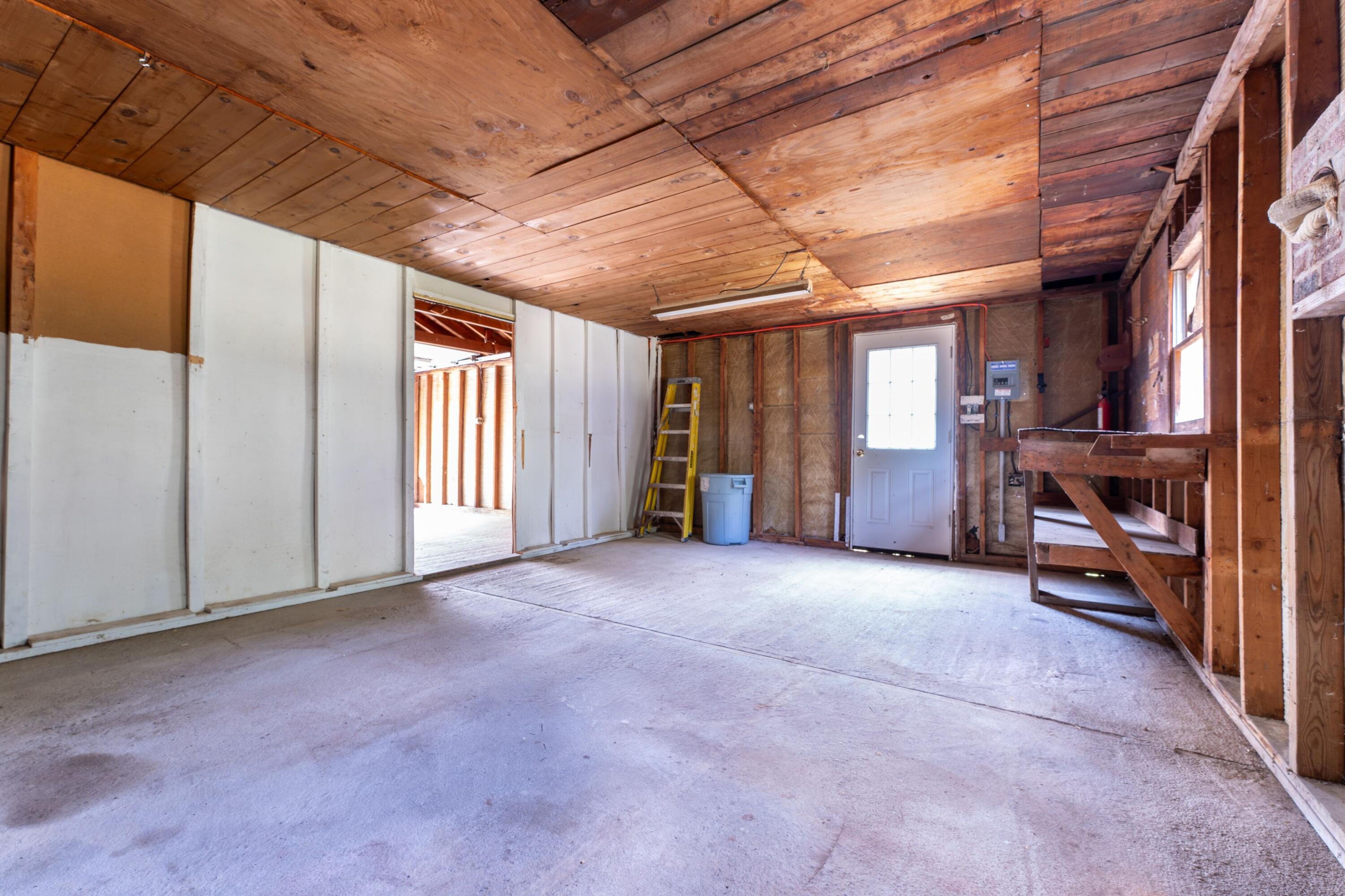 458 Foreside Road Topsham, ME 04086 - Photo 20 of 25 458 Foreside garage 3