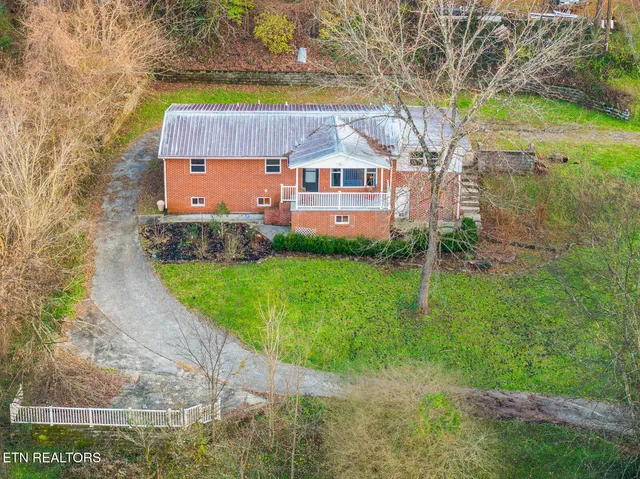 $350,000 | 111 Old Evacuation Lane, Oliver Springs, TN 37840