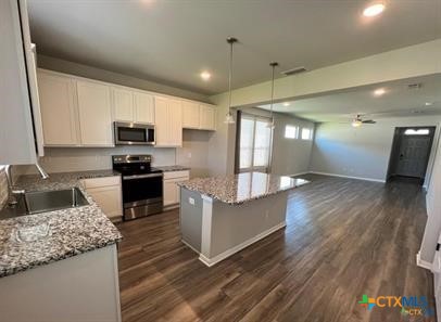978 Aurora Grv Bend Temple, TX 76502 - Photo 5 of 10 a kitchen with kitchen island granite countertop a sink cabinets and stainless steel appliances