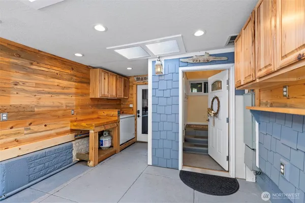 $1,050,000 | 609 Shore Drive, Bremerton, WA 98310